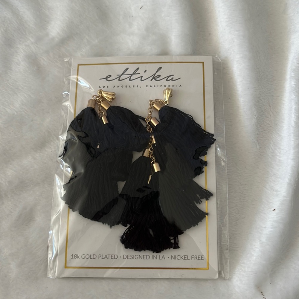 NWT Ettika daydreamer tassel 18k gold plated earrings in black fabric - Picture 3 of 6